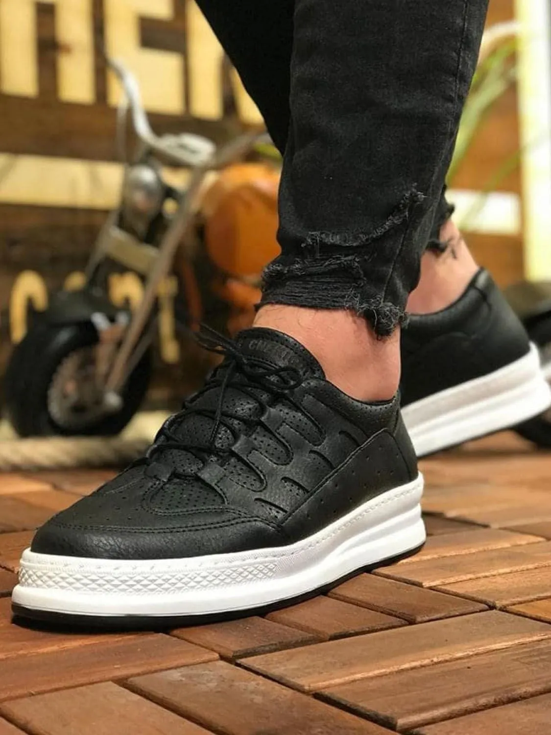 Black White Sole Sneaker CH040 Streetwear Sneaker