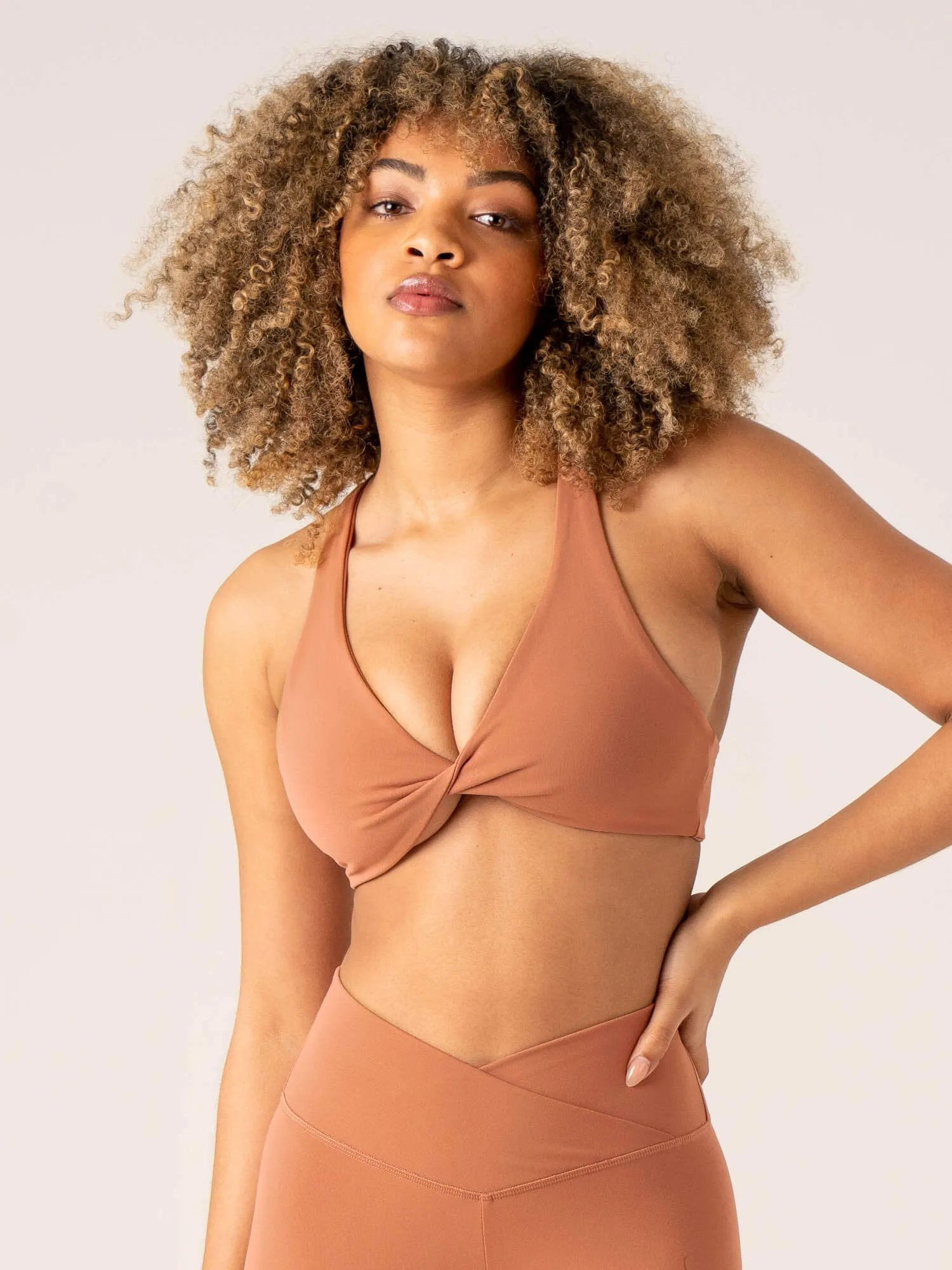 Momentum Twist Sports Bra - Clay